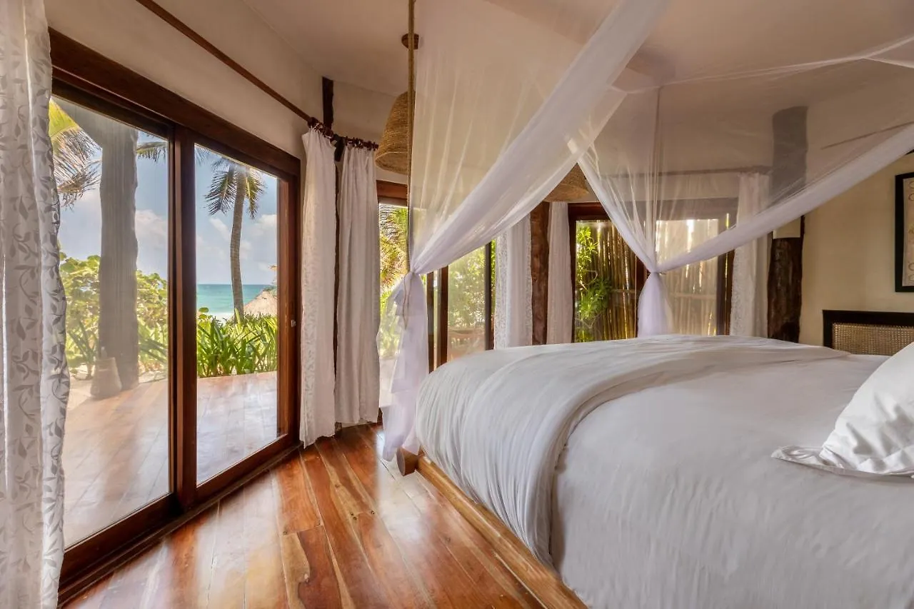 Encantada Tulum 4*,
